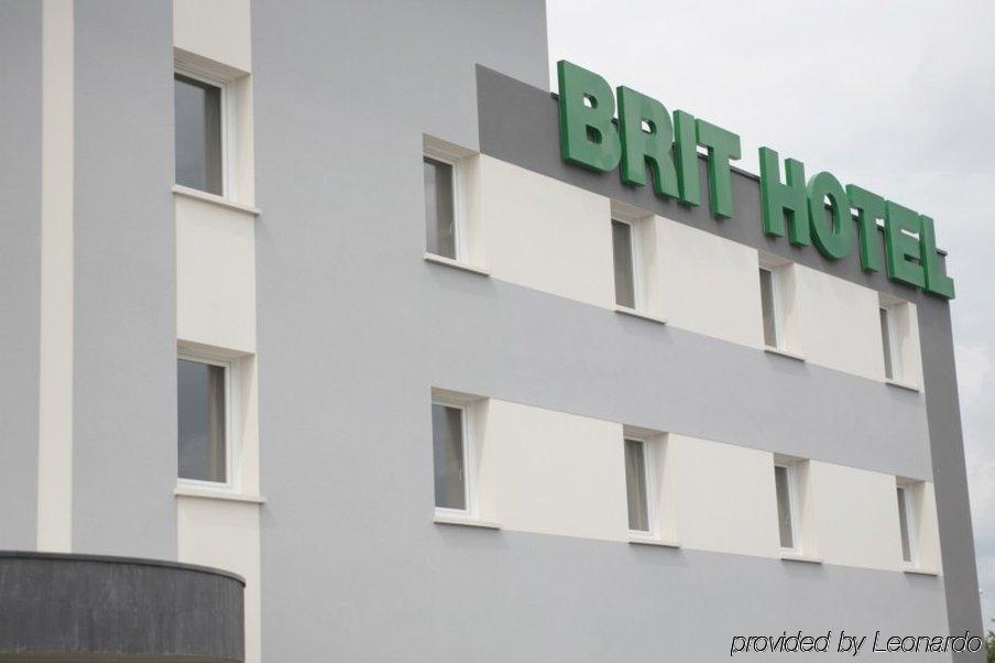 Brit Hotel Piscine & Spa - Fougeres Lecousse Exterior foto